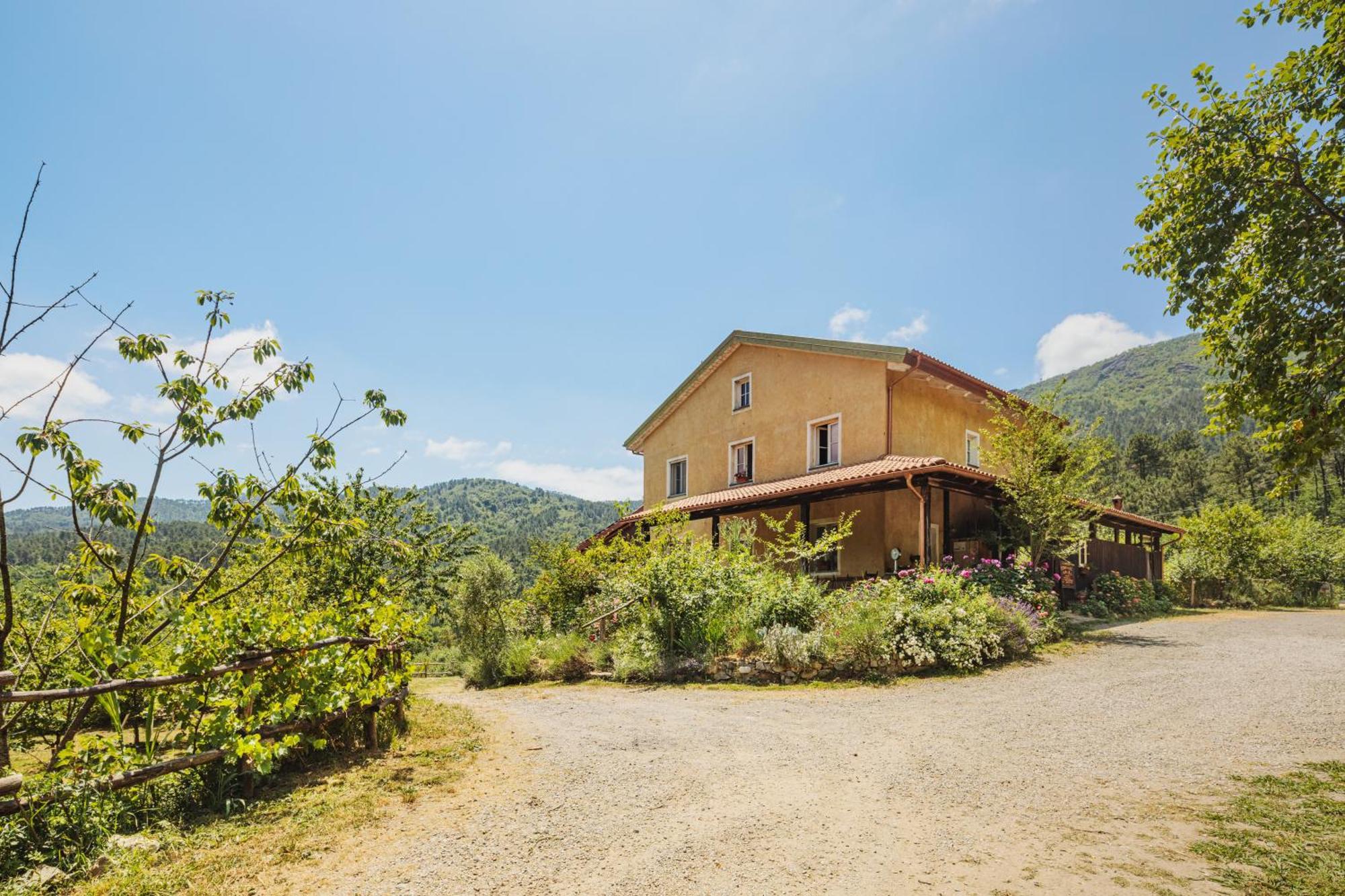 Agriturismo Di Charme E Ristorante Stallato Il Filo Di Paglia Carro Exterior photo